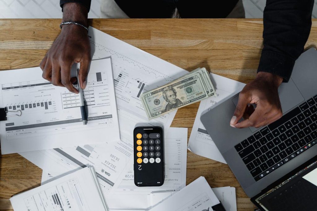 How Your Company Can Save Money On Accounting Tasks